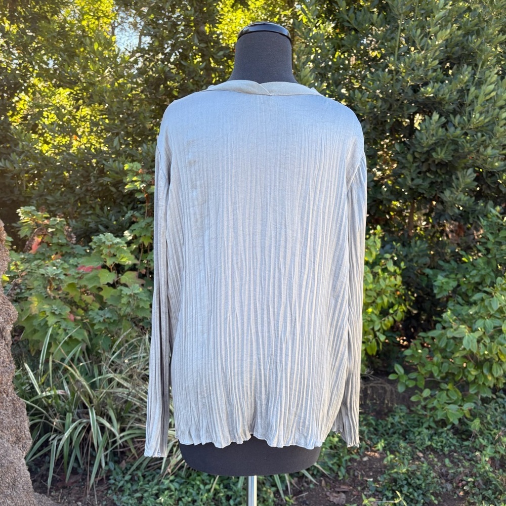 Vince crinkle pleat v-neck blouse - size L - Picture 4 of 4